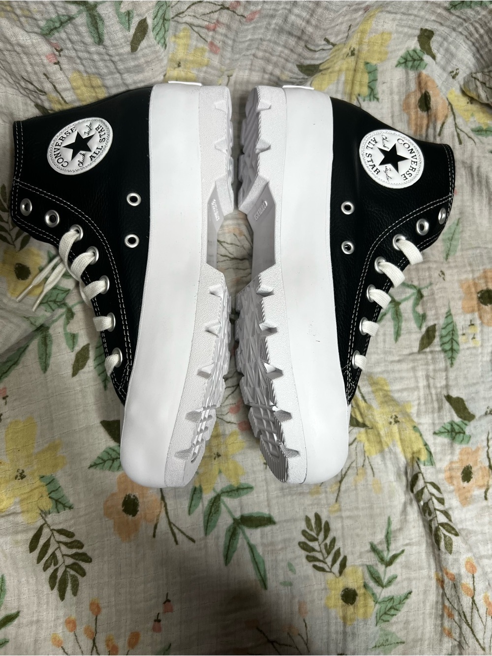 Converse CTAS Lugged Hi Pebbled Leather Black Brand New 7.5 - Picture 3 of 7